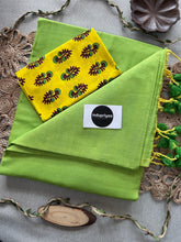 Perrot  Handloom Cotton Saree With Yellow Flower Print Blouse